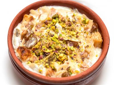 طريقة عمل ام علي بالمكسرات بخطوات سهلة وبسيطة