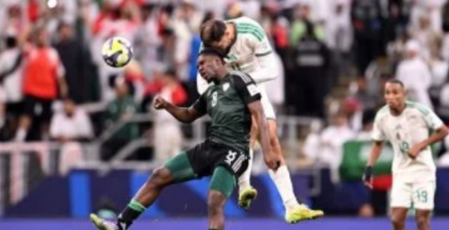 الإمارات تفوز على الجزائر وتتأهل لمواجهة المغرب بكأس العرب