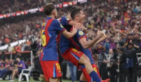 برشلونة يهزم ريال مدريد 3-2 ويتوج بالسوبر الإسباني