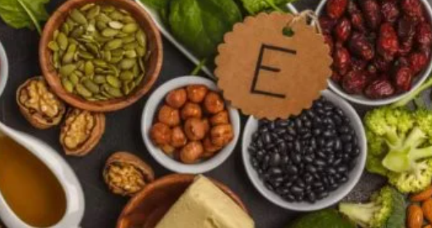 فيتامين E والصدفية.. هل يفيد في العلاج؟