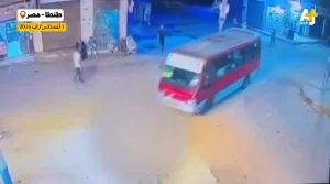 عندما تصبح أرواح البشر “لعبة” في يد طفل يقود حافلة نقل