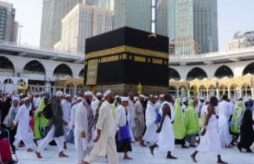 هل الحج الفاخر أقل أجرًا من الاقتصادي؟ أزهري يجيب